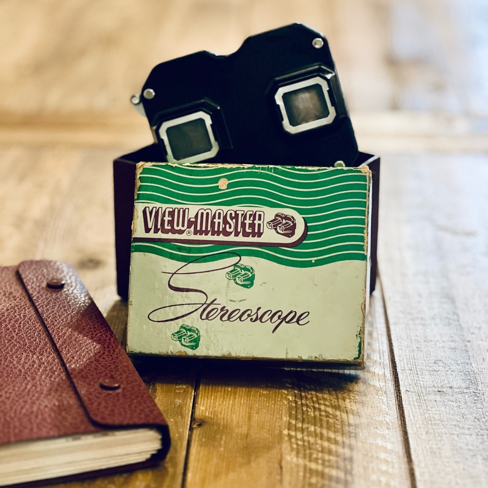 Viewmaster Stereoscope c. 1950 plus 30+ view reels i.e. Disney, Knott’s & more.